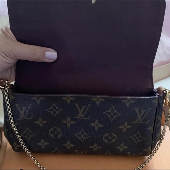 SOLD ❌ locally *PM Favorite Crossbody Clutch - Picture 3 of 8